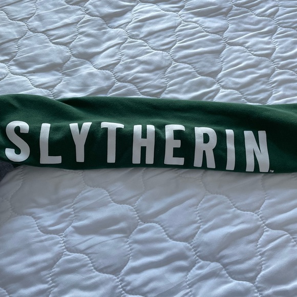LIMITED EDITION The Wizarding World of Harry Potter “Slytherin” Sweatshirt - Picture 5 of 5